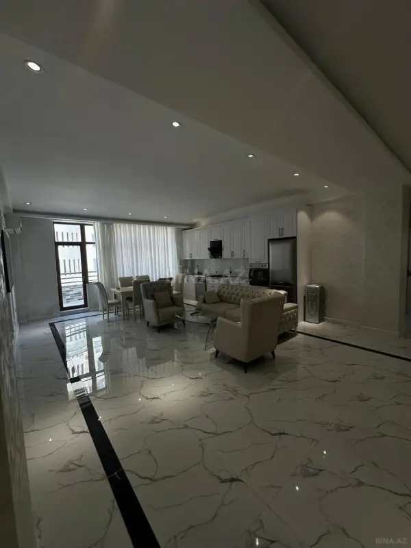Kirayə verilir 5 otaqlı mənzil 240 m²
