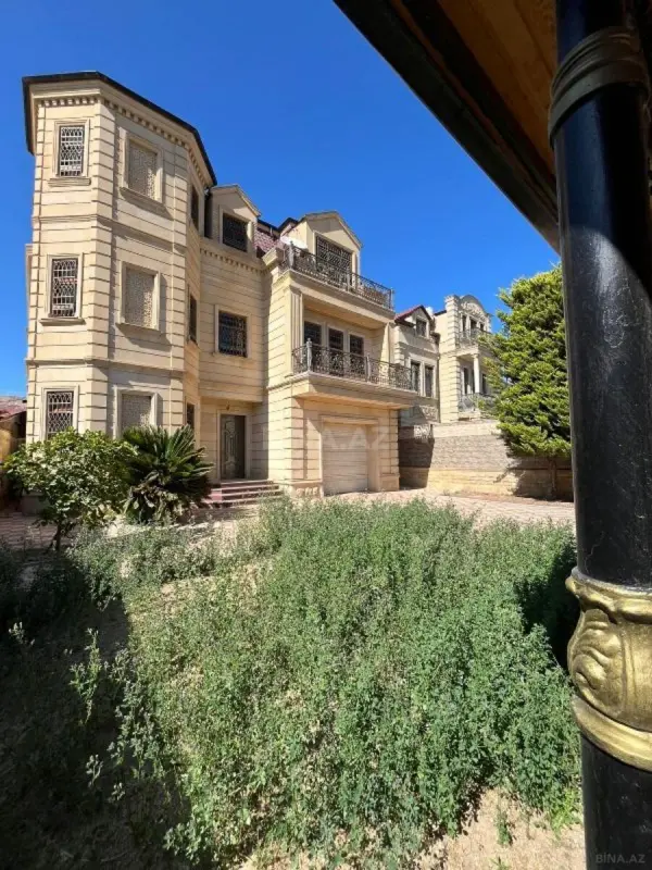 Satılır 7 otaqlı həyət evi 530 m²