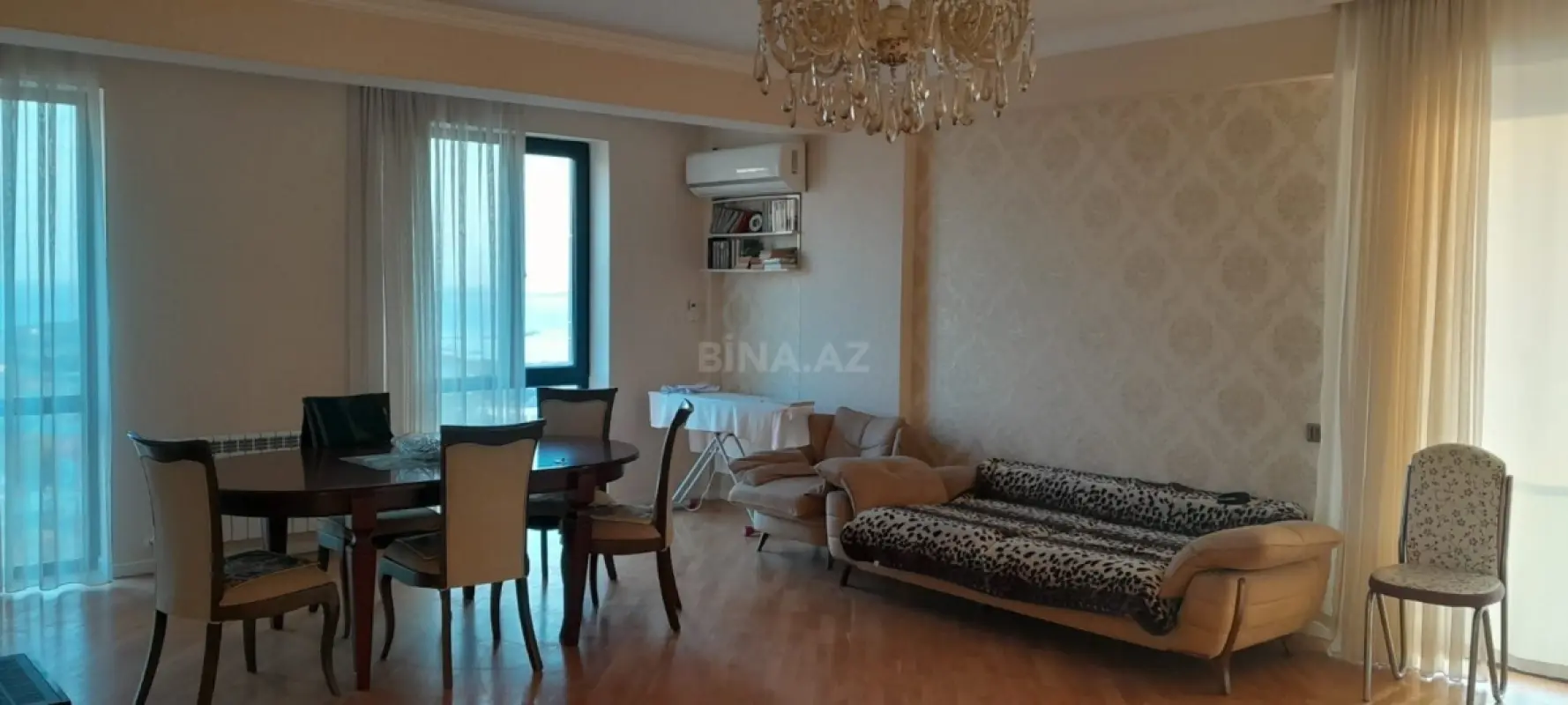Satılır 4 otaqlı mənzil 146 m²