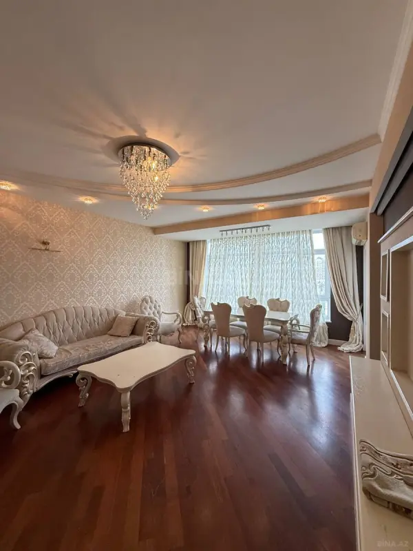 Satılır 3 otaqlı mənzil 150 m²
