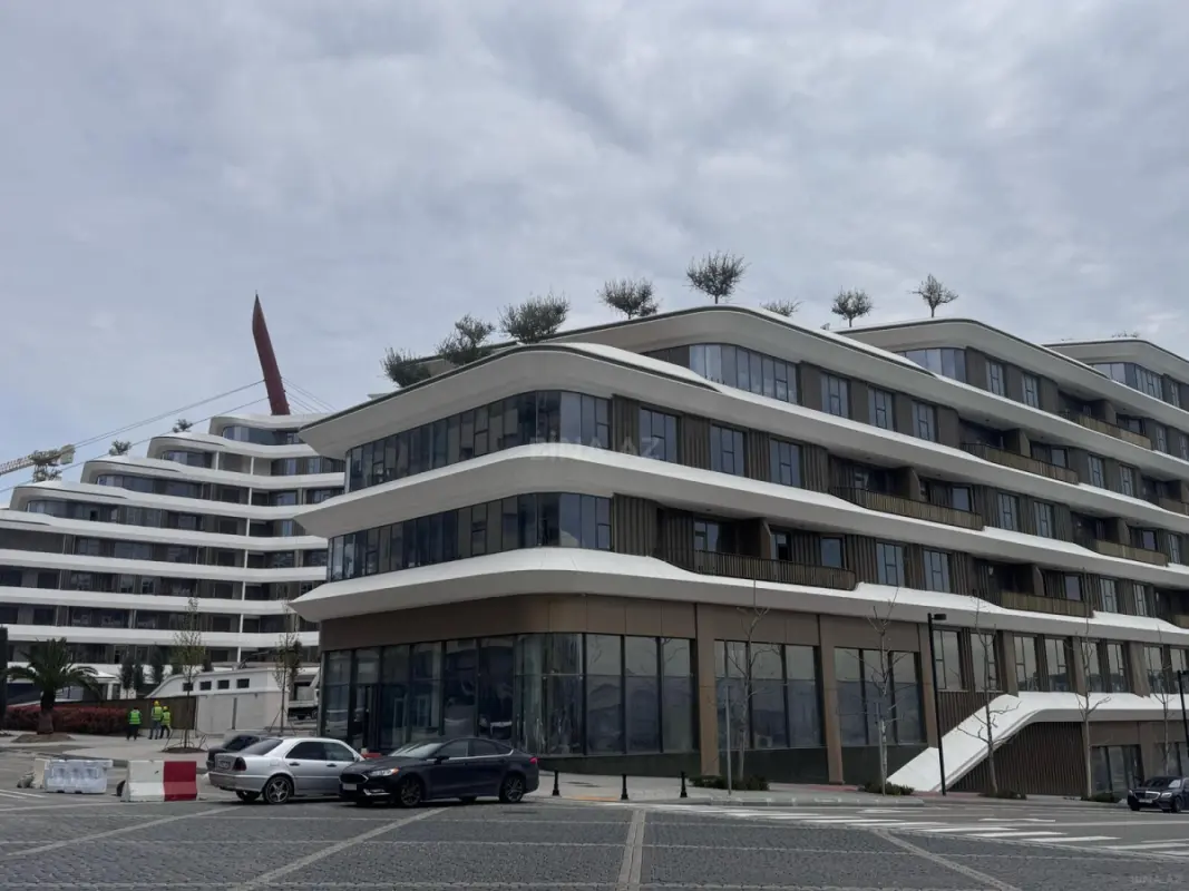 Satılır 3 otaqlı mənzil 178 m²