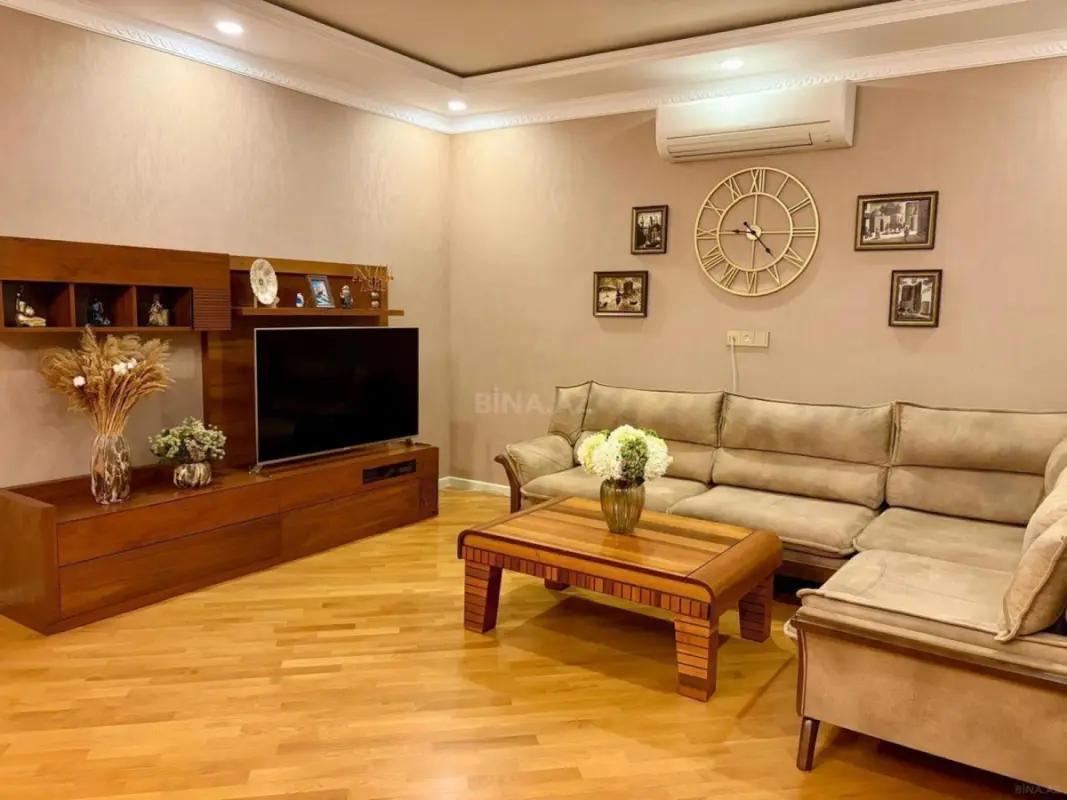 Satılır 3 otaqlı mənzil 136 m²