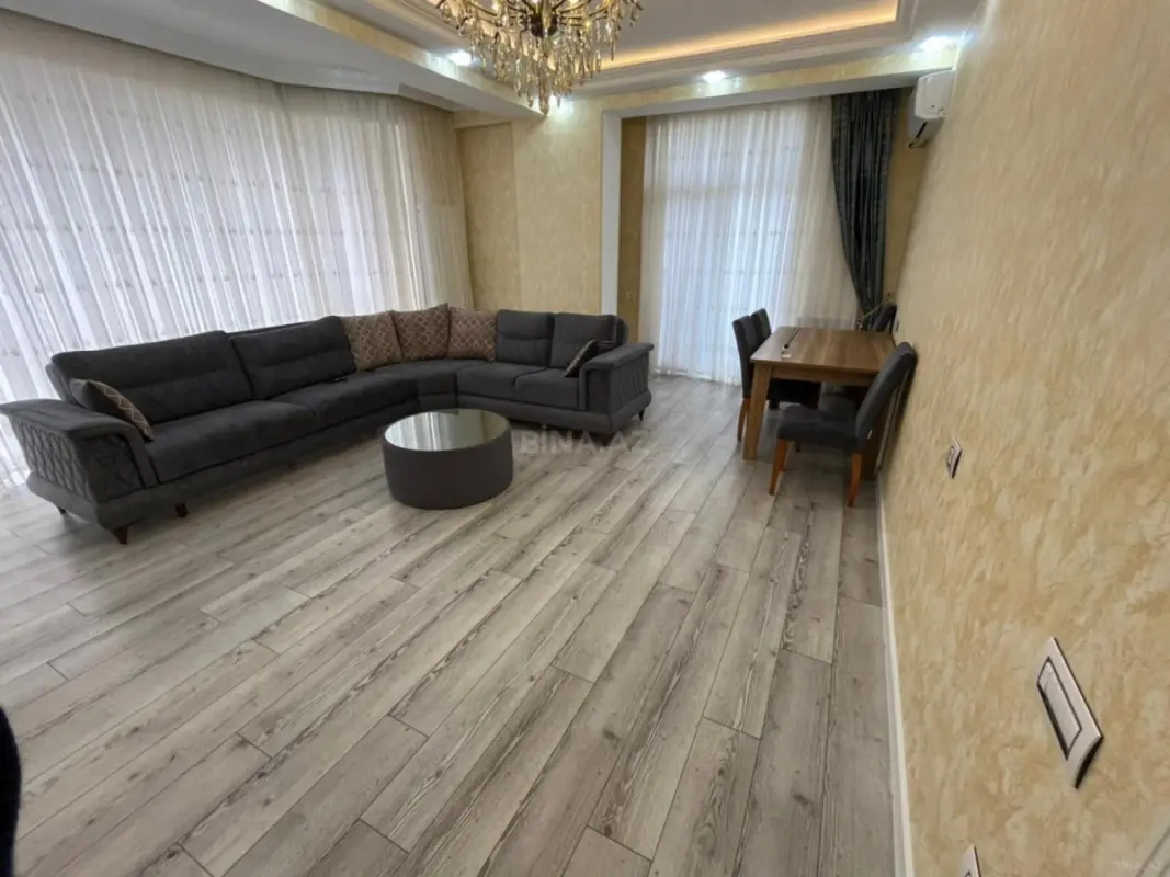 Kirayə verilir 3 otaqlı mənzil 140 m²