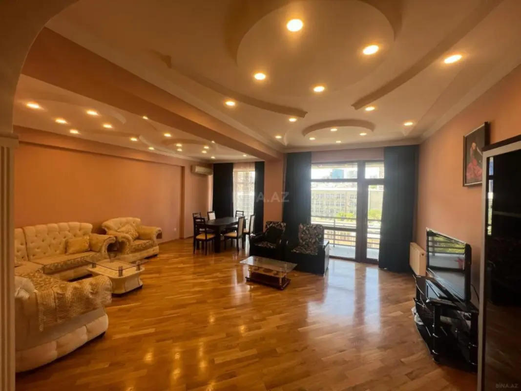 Kirayə verilir 3 otaqlı mənzil 140 m²