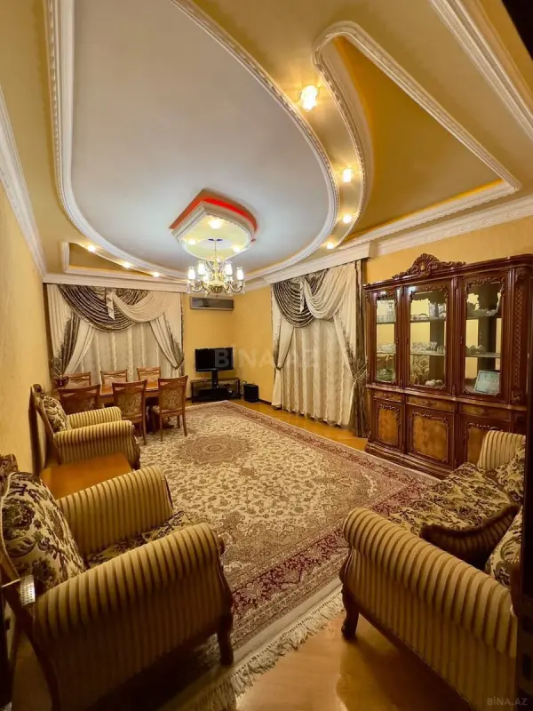 Satılır 3 otaqlı mənzil 137 m²