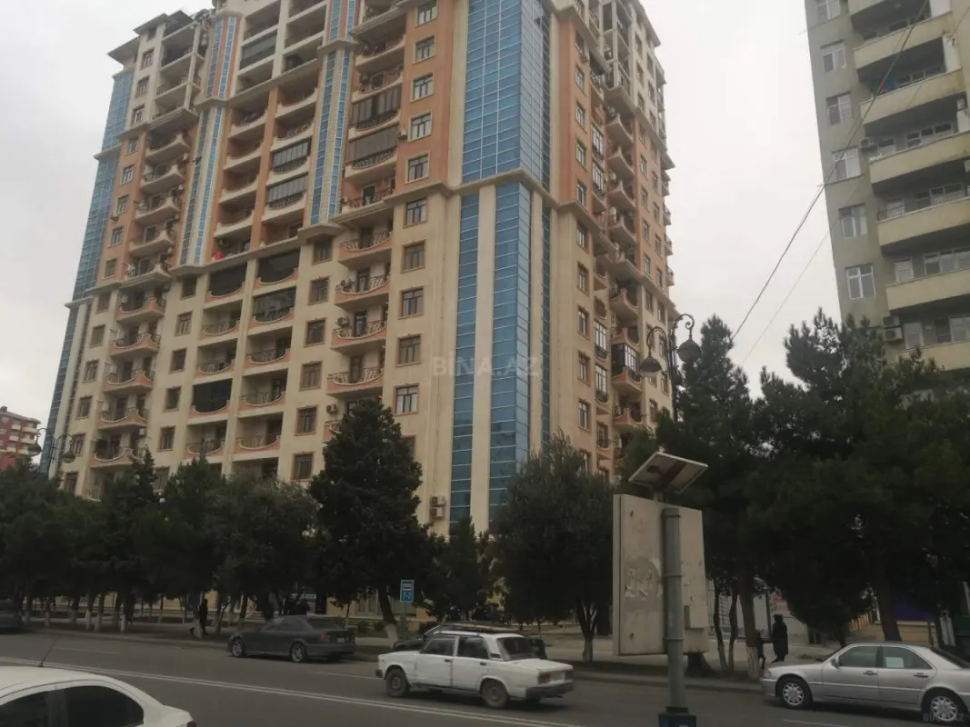 Satılır 3 otaqlı mənzil 142 m²