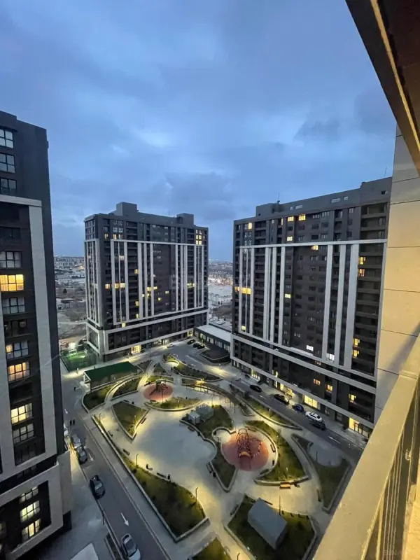 Satılır 3 otaqlı mənzil 170 m²