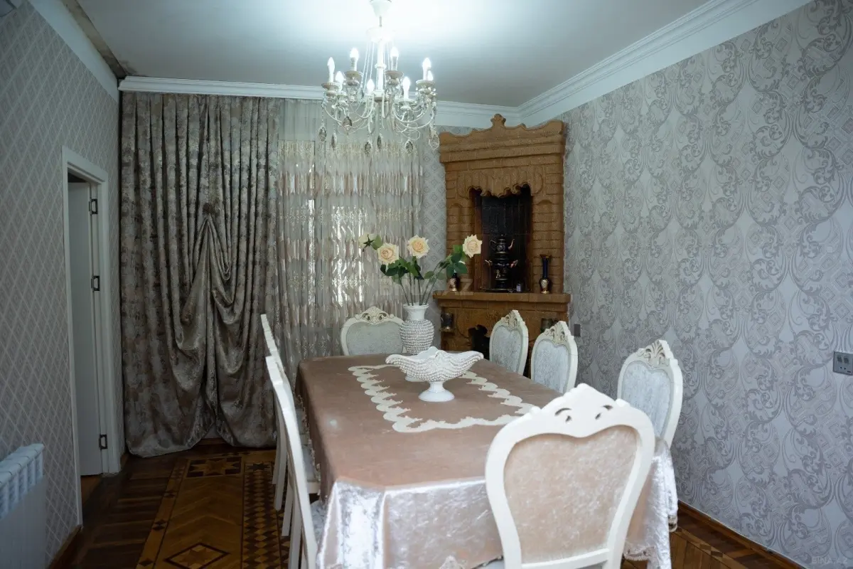 Satılır 5 otaqlı mənzil 125 m²