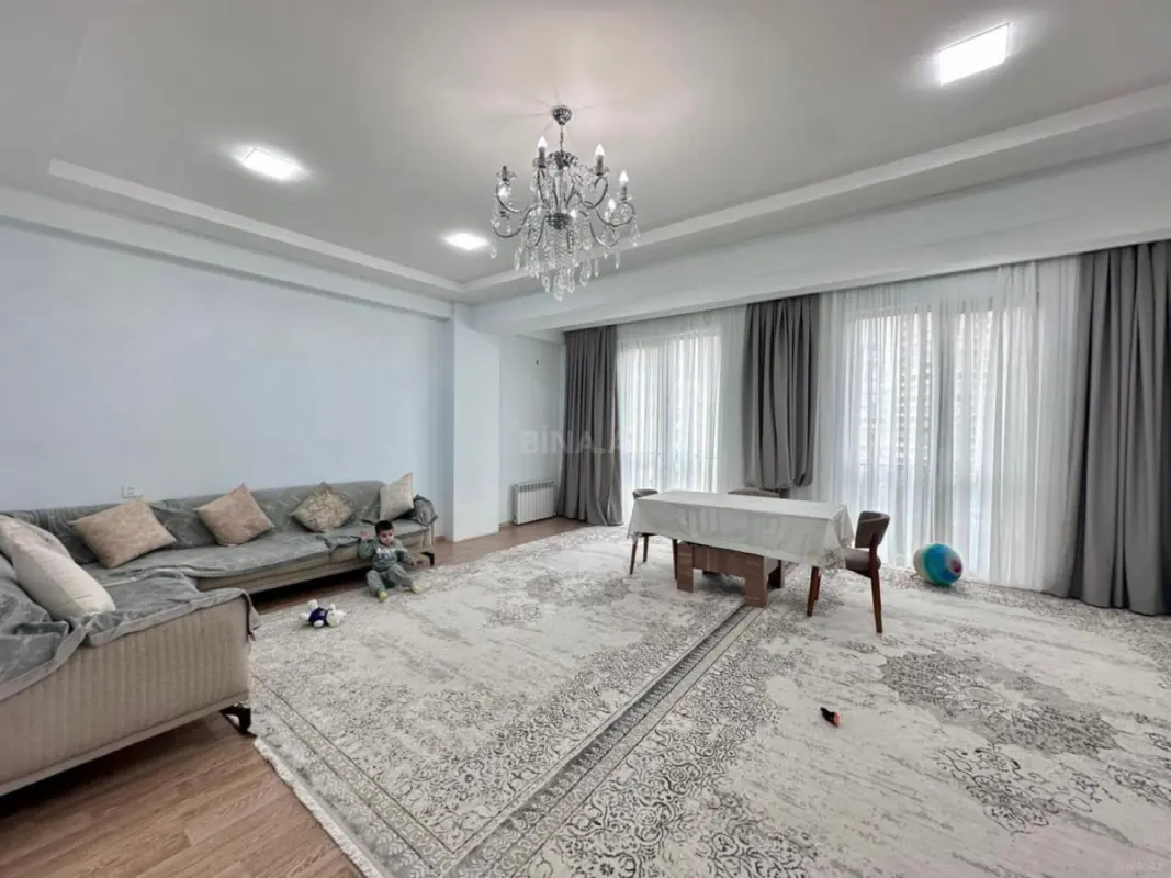 Kirayə verilir 3 otaqlı mənzil 170 m²