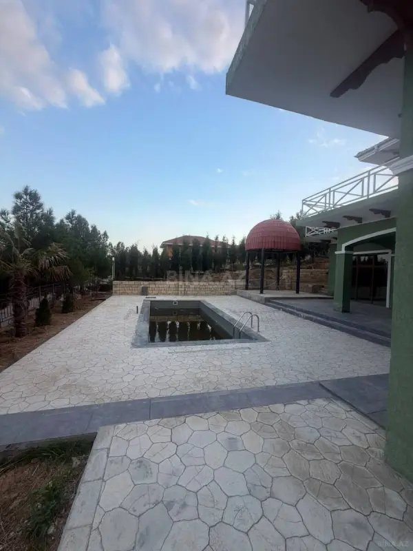 Satılır 5 otaqlı həyət evi 300 m²