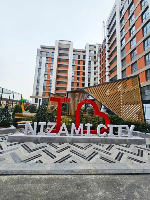 Satılır 4 otaqlı mənzil 129 m²