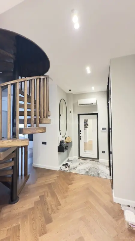 Kirayə verilir 4 otaqlı mənzil 145 m²