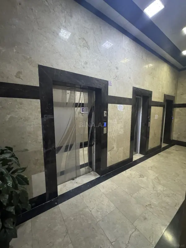 Satılır 3 otaqlı mənzil 177 m²