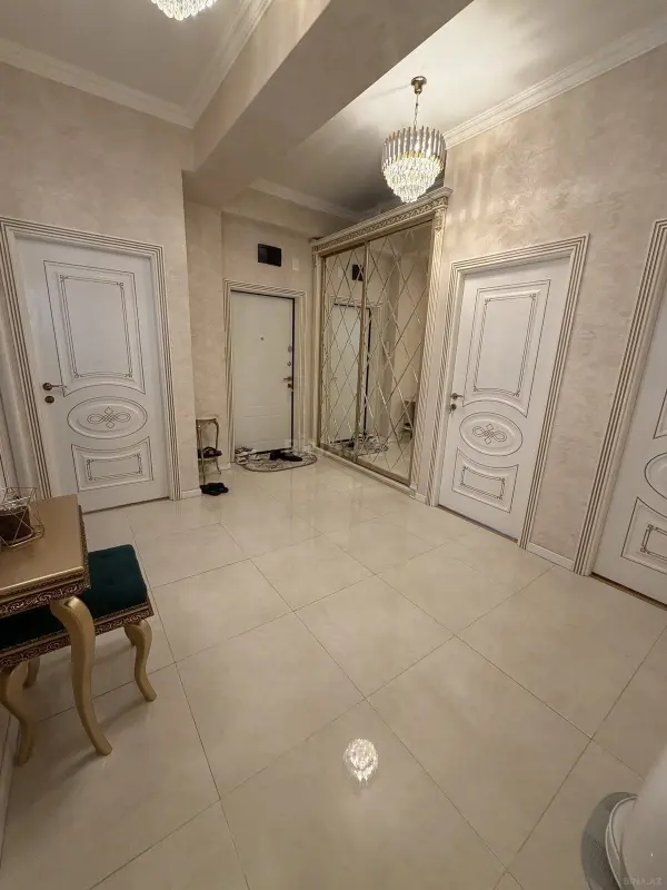 Satılır 4 otaqlı mənzil 102 m²