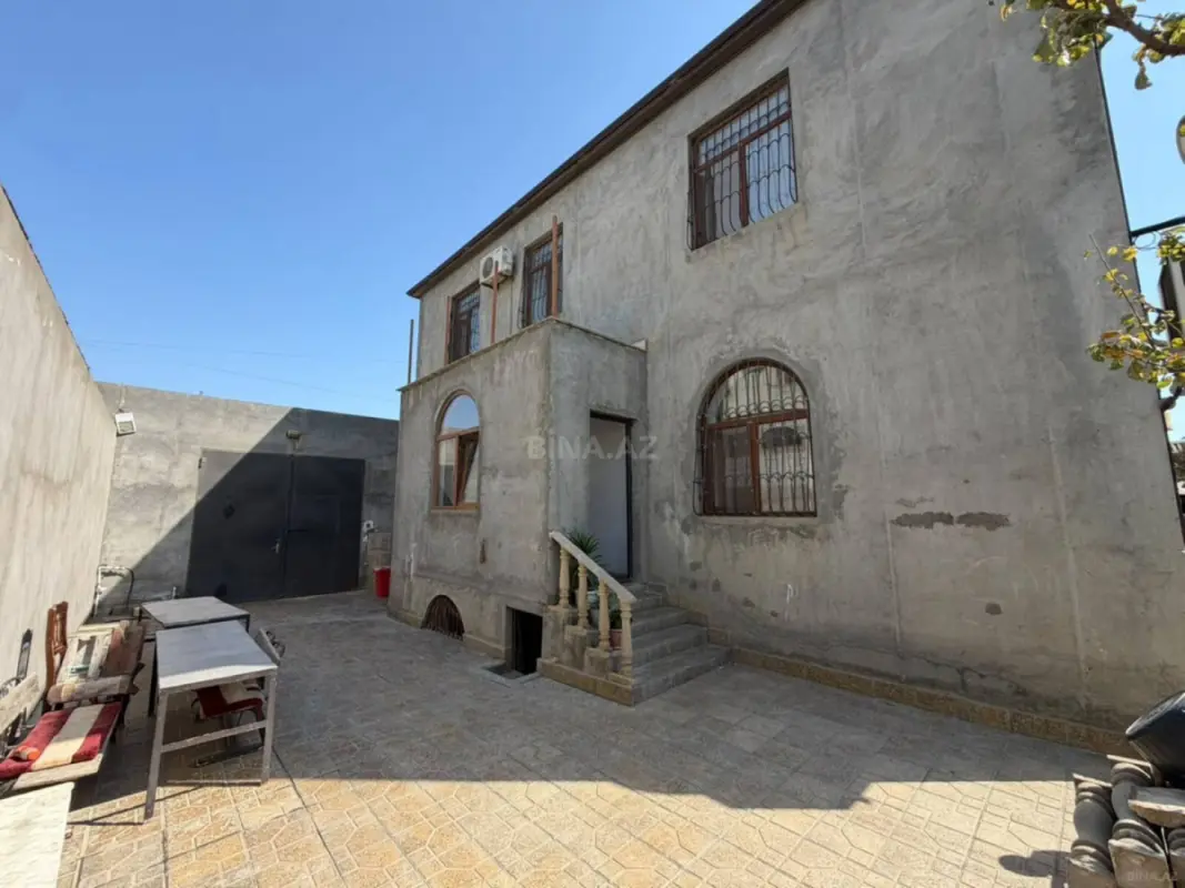 Satılır 5 otaqlı həyət evi 200 m²