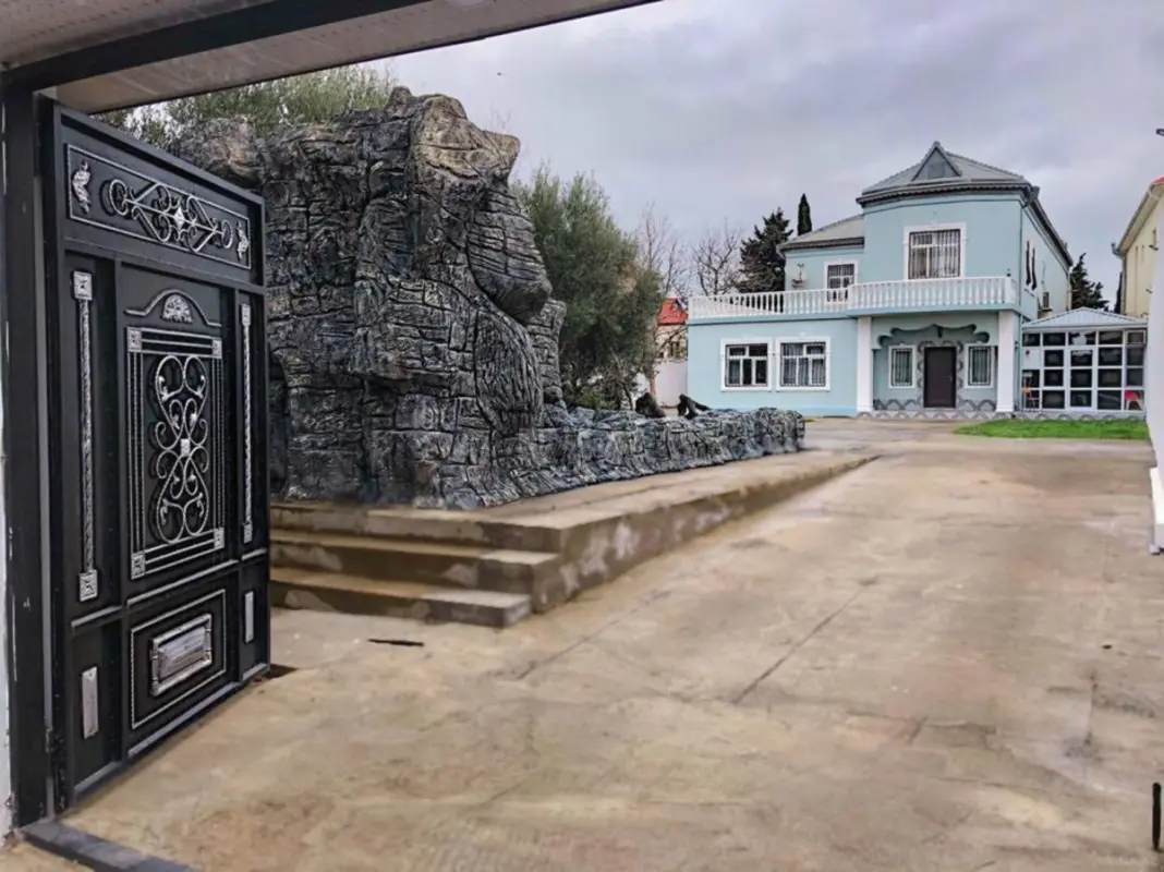 Satılır 6 otaqlı həyət evi 560 m²