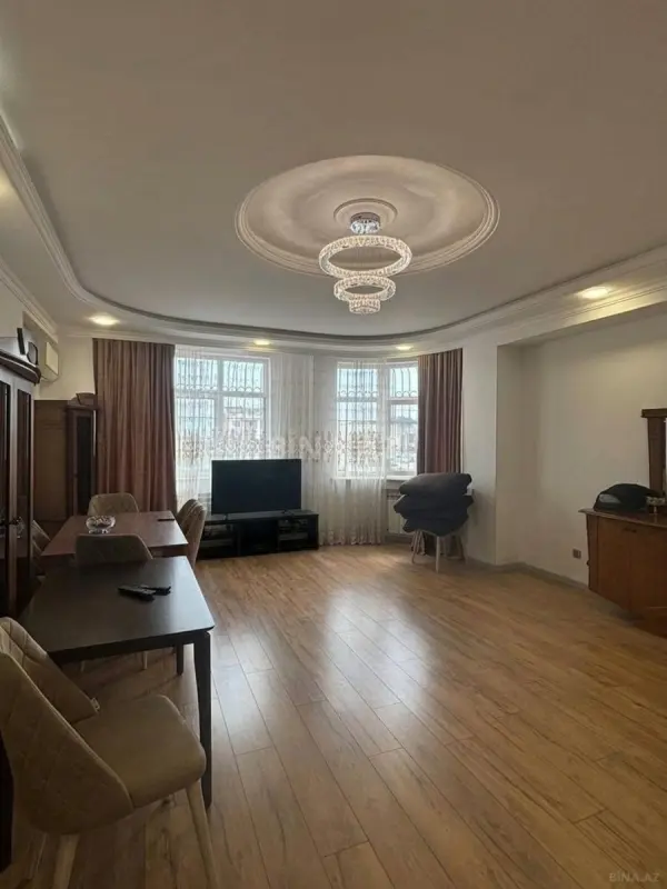 Satılır 3 otaqlı mənzil 130 m²