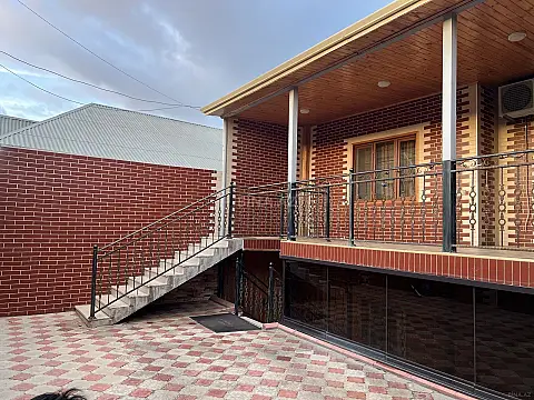 Kirayə verilir 8 otaqlı həyət evi 140 m² — Bakı, Yasamal 8 otaq 140.00 m²