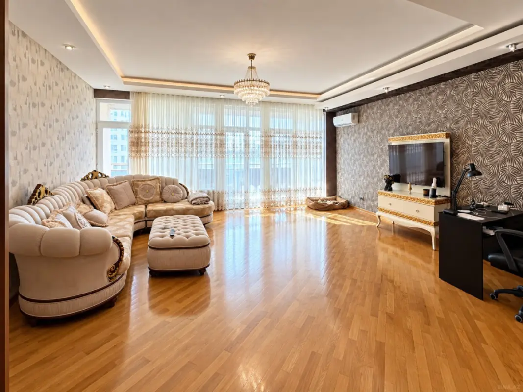 Satılır 2 otaqlı mənzil 118 m²