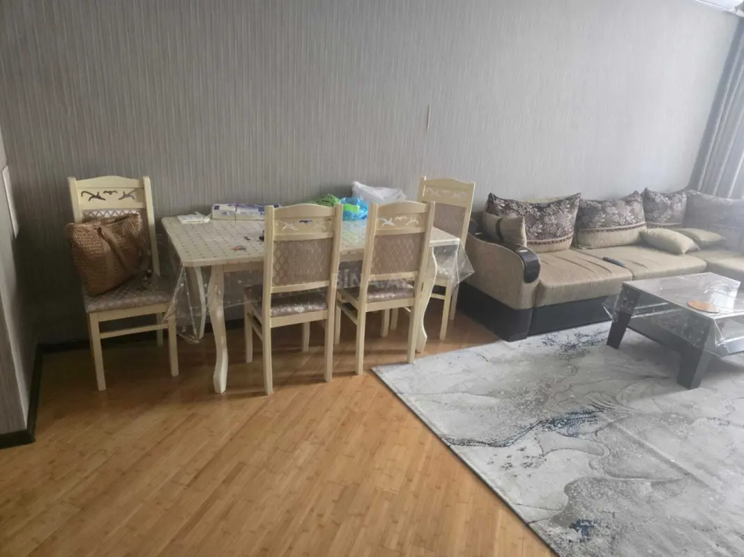 Kirayə verilir 2 otaqlı mənzil 75 m²