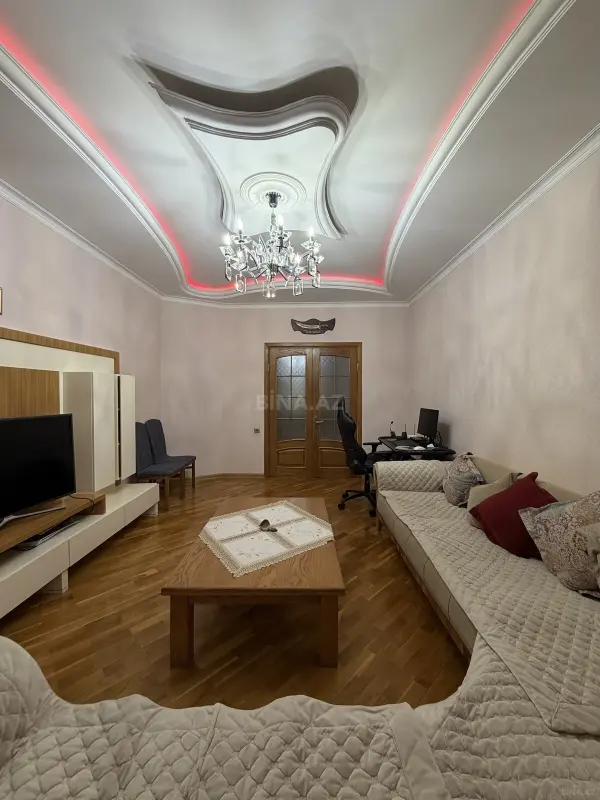 Satılır 3 otaqlı mənzil 104 m²