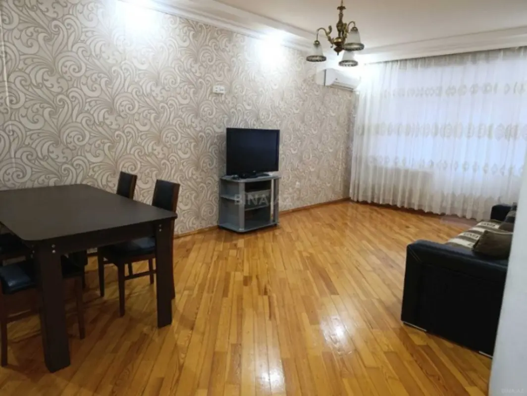 Kirayə verilir 2 otaqlı mənzil 84 m²