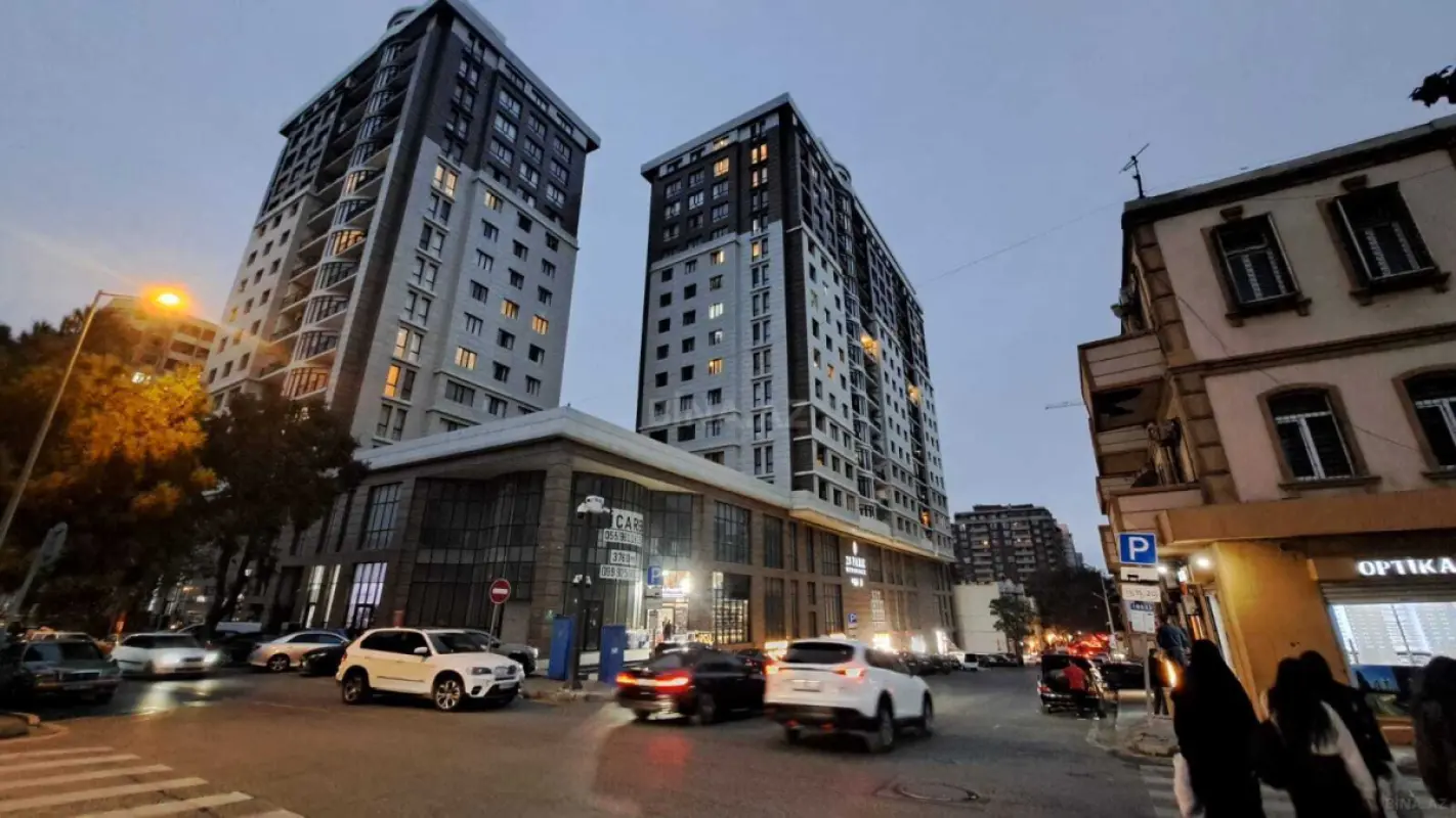Satılır 3 otaqlı mənzil 132 m²