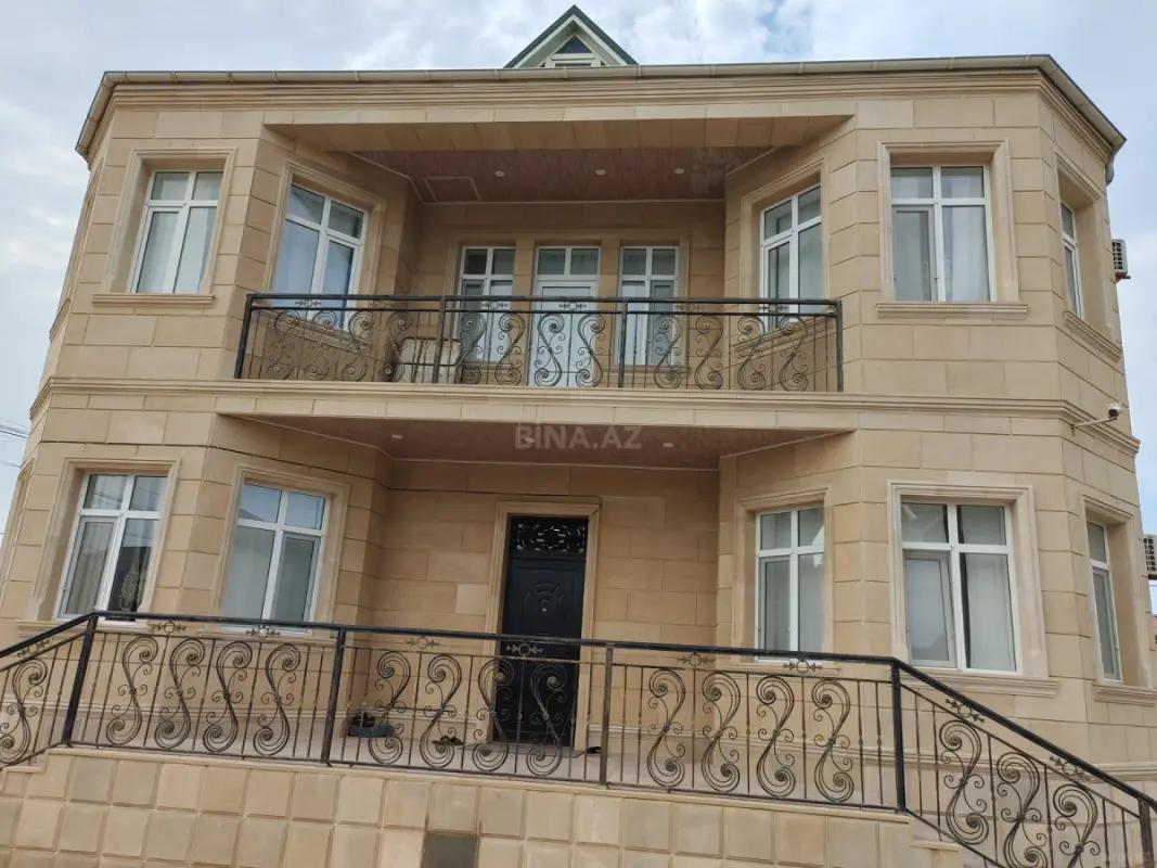 Satılır 6 otaqlı həyət evi 180 m²