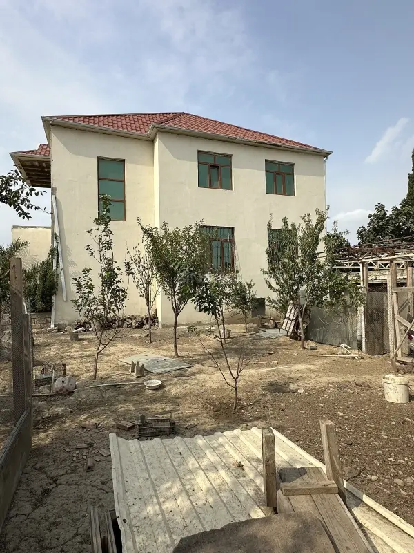 Satılır 6 otaqlı həyət evi 220 m²
