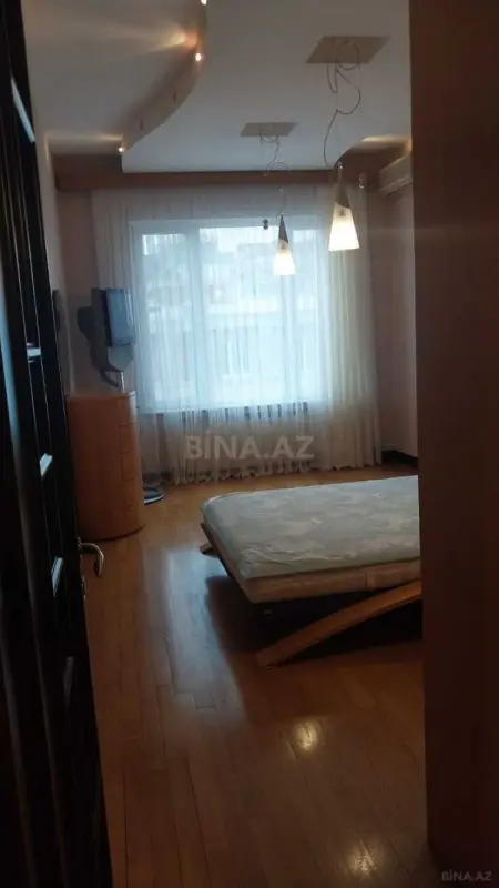 Kirayə verilir 4 otaqlı mənzil 320 m²