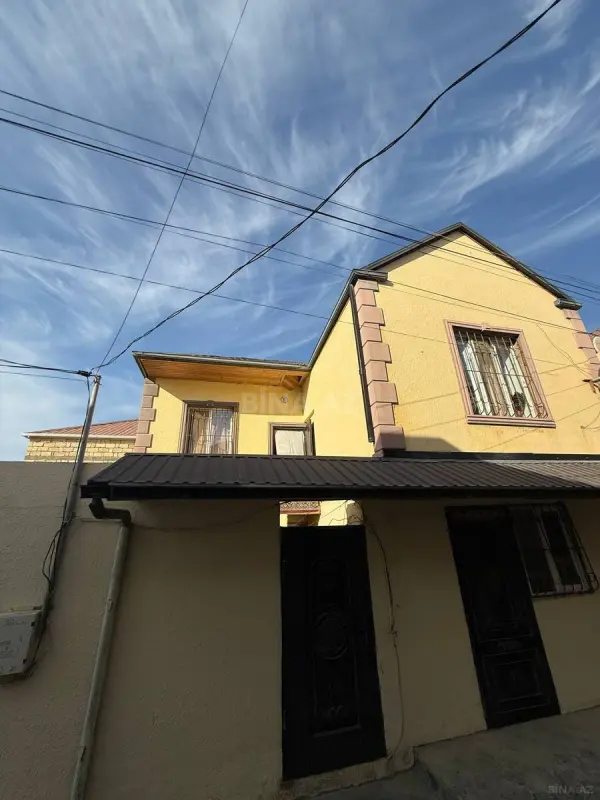 Satılır 6 otaqlı həyət evi 180 m²