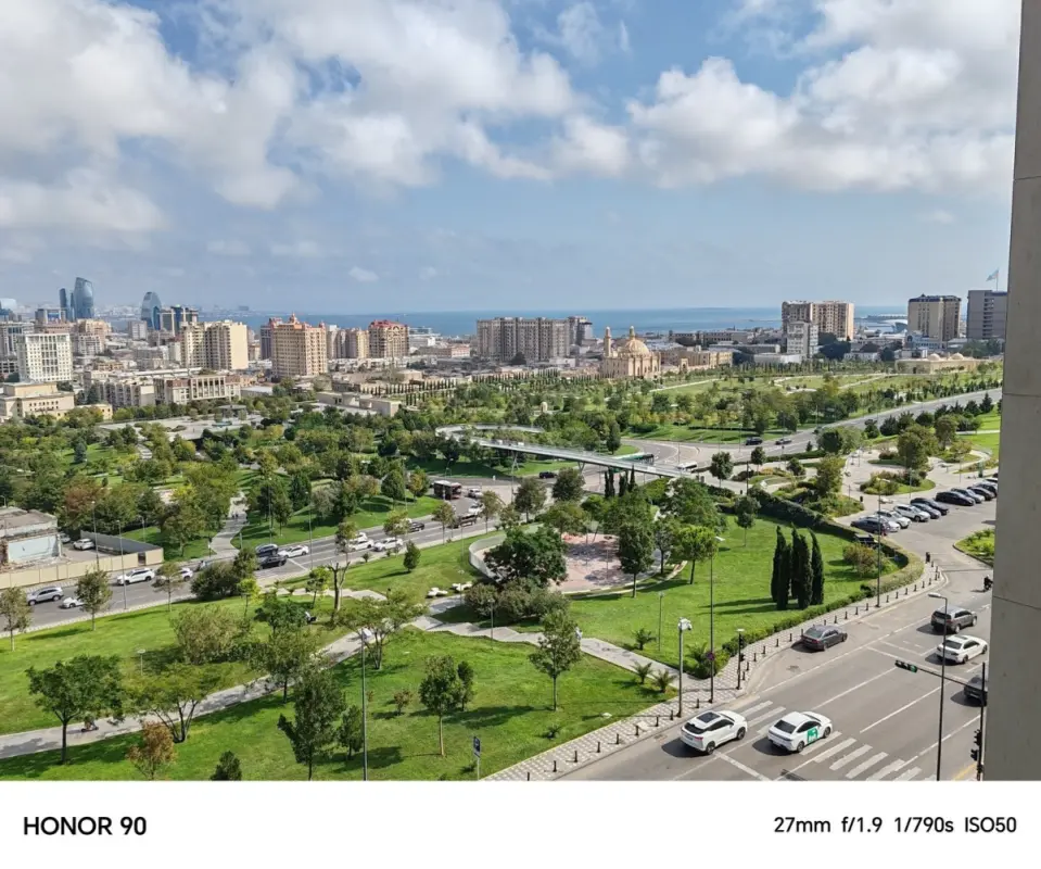Kirayə verilir 5 otaqlı mənzil 250 m²