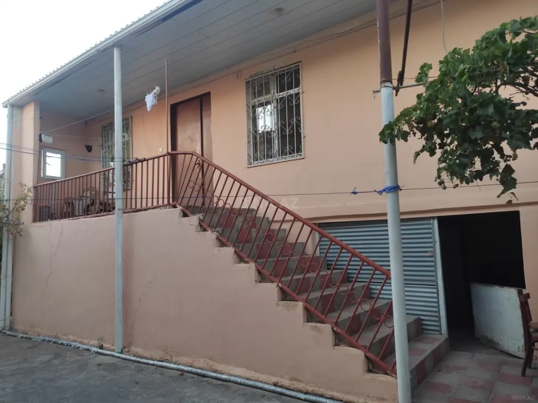 Satılır 5 otaqlı həyət evi 207 m²
