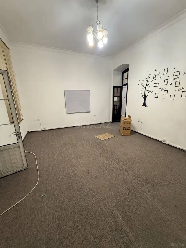 Kirayə verilir 5 otaqlı mənzil 175 m²