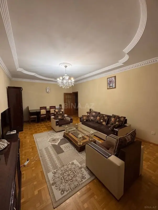 Kirayə verilir 3 otaqlı mənzil 145 m²