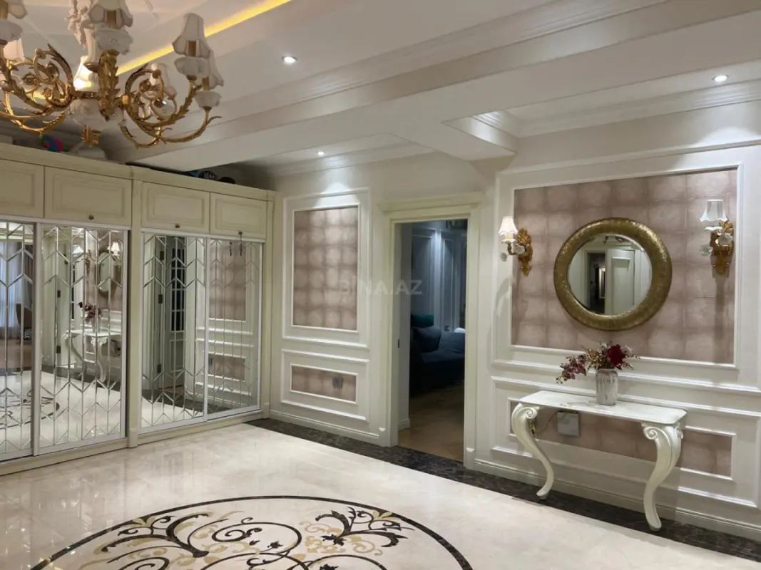 Satılır 4 otaqlı mənzil 163 m²