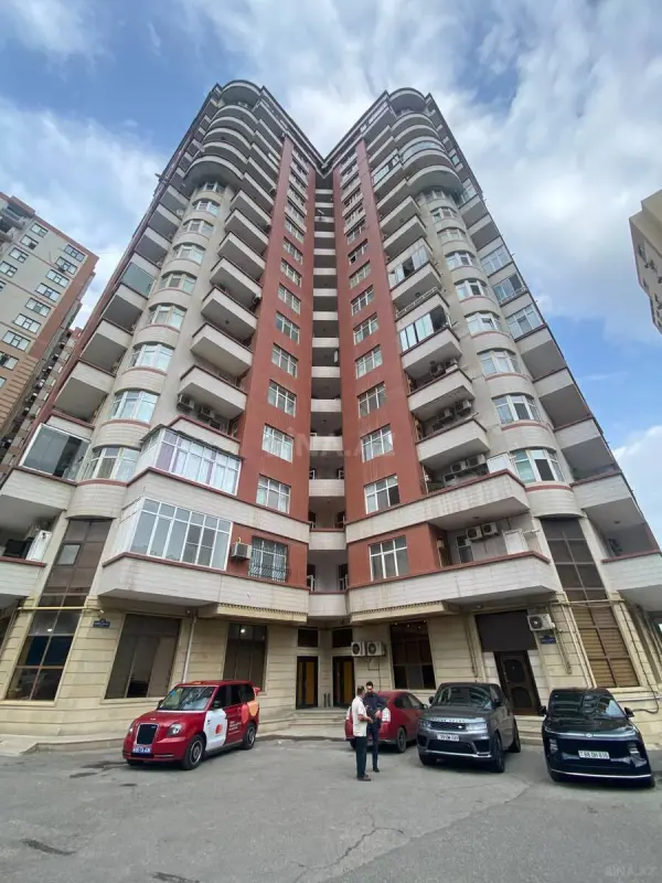 Satılır 3 otaqlı mənzil 105 m²