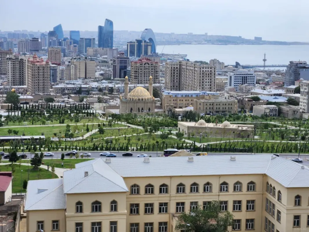 Kirayə verilir 4 otaqlı mənzil 170 m²