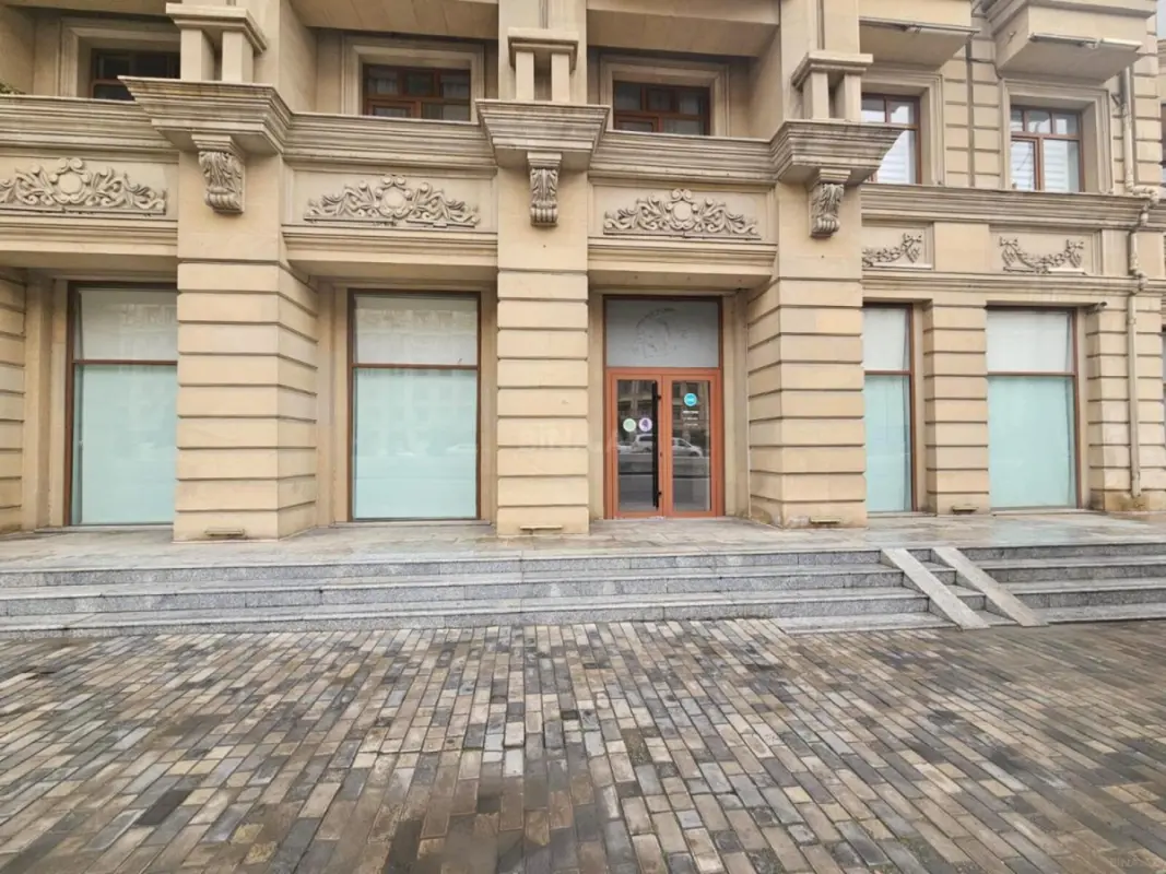 Kirayə verilir obyekt 180 m²
