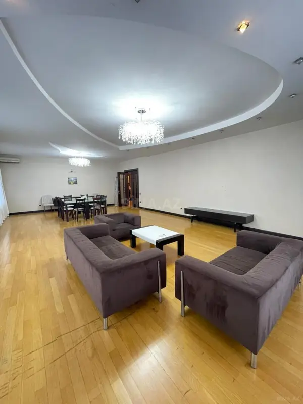 Kirayə verilir 5 otaqlı mənzil 320 m²