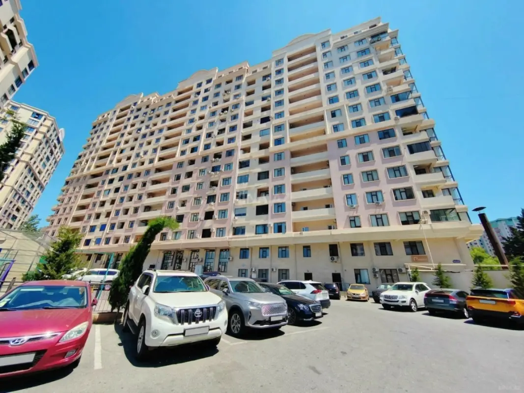 Satılır 2 otaqlı mənzil 92 m²