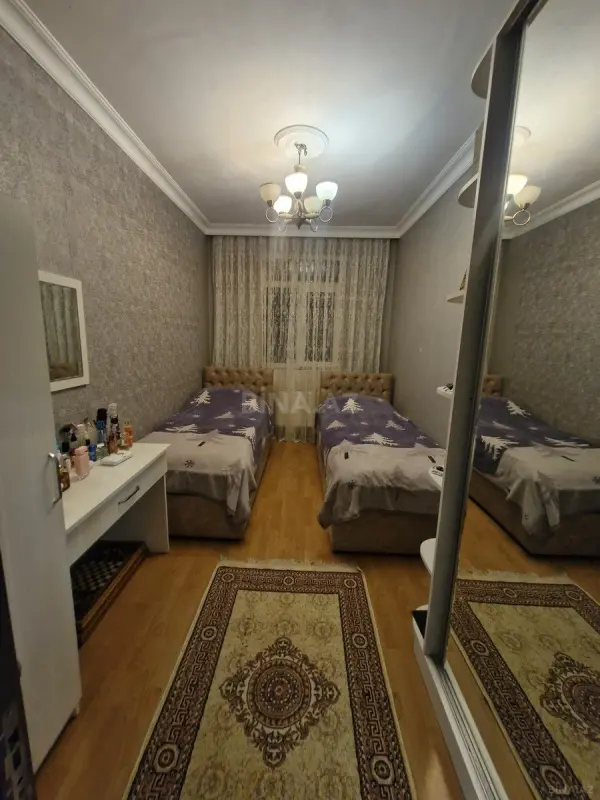 Satılır 4 otaqlı mənzil 127 m²