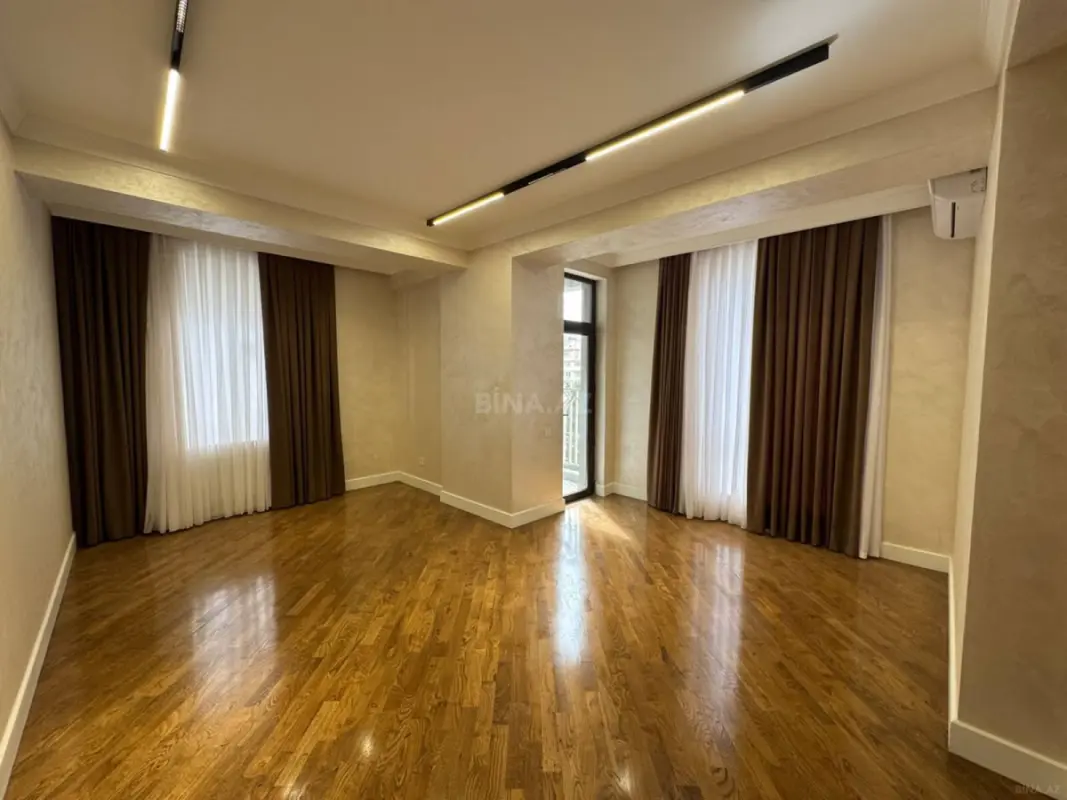 Satılır 3 otaqlı mənzil 110 m²