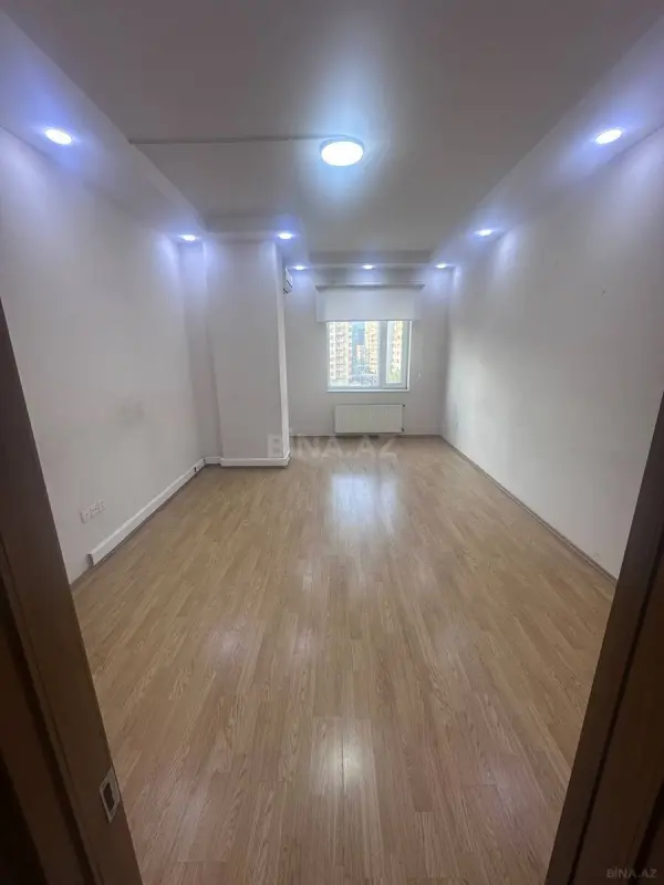 Kirayə verilir 4 otaqlı mənzil 146 m²
