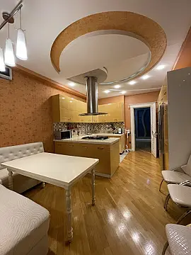 Satılır 4 otaqlı mənzil 185 m² — Bakı 4 otaq 185.00 m²