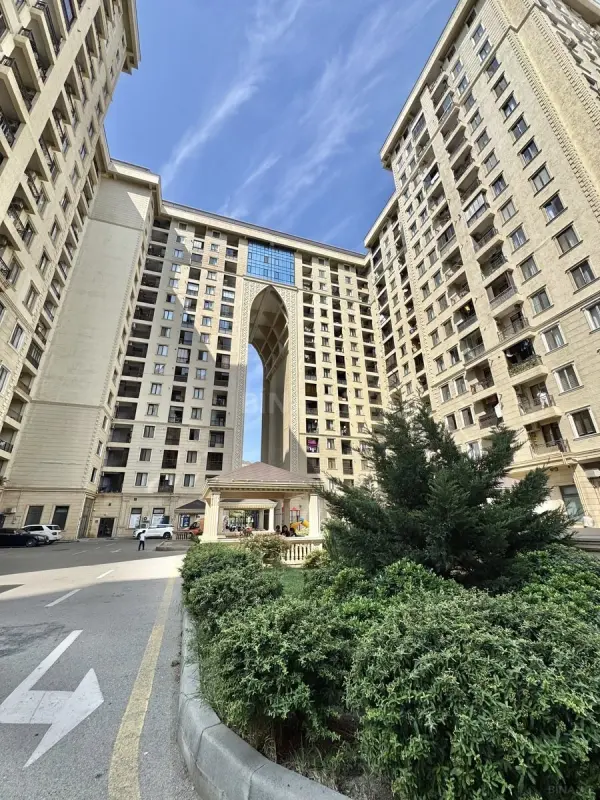 Satılır 3 otaqlı mənzil 130 m²