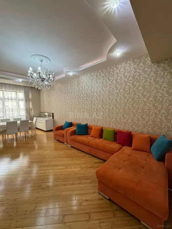 Kirayə verilir 2 otaqlı mənzil 115 m²