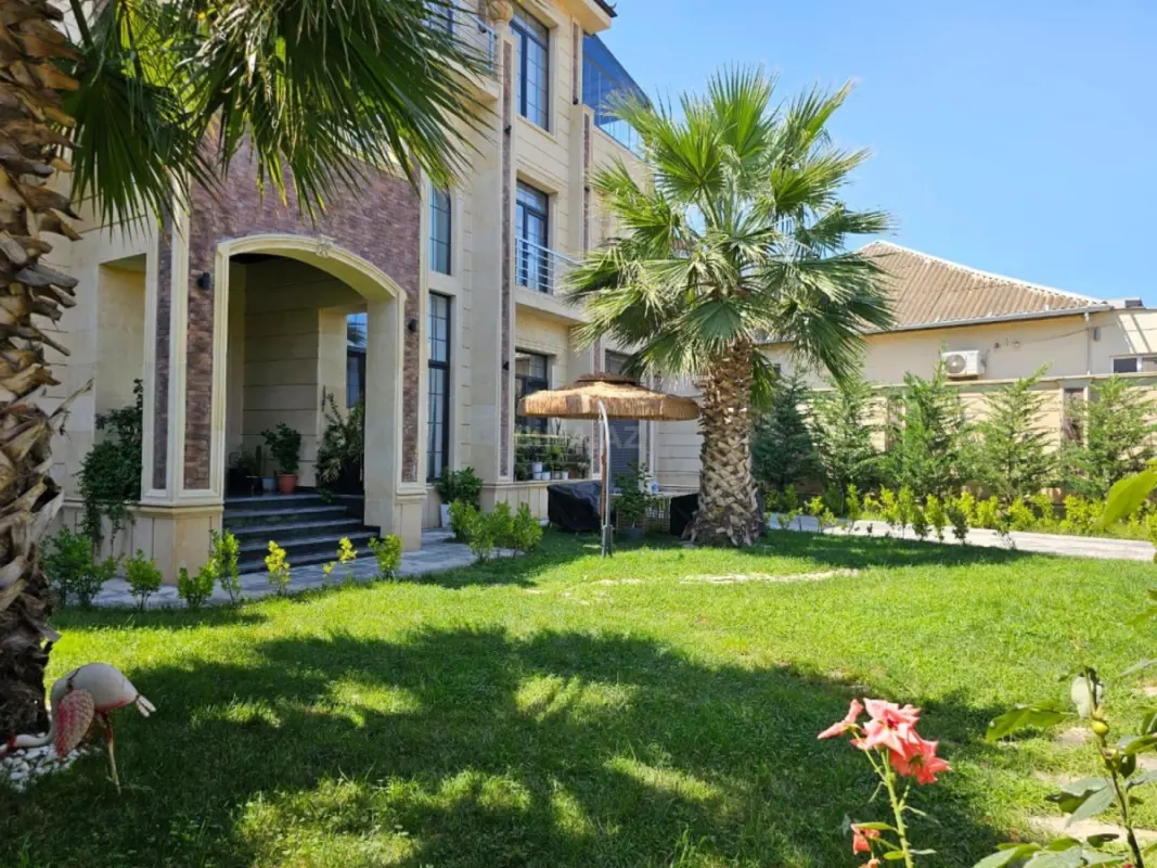 Satılır 7 otaqlı həyət evi 428 m²