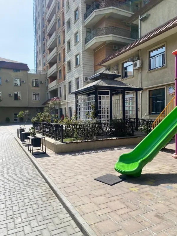 Kirayə verilir 2 otaqlı mənzil 67 m²