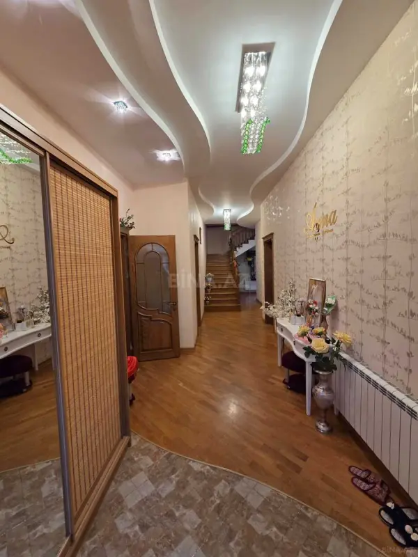Kirayə verilir 8 otaqlı həyət evi 230 m²